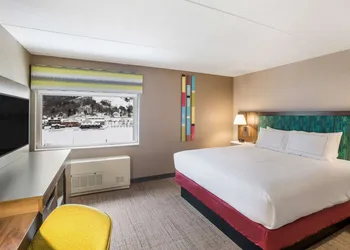 Hampton Inn & Suites Houghton hotel thumbnail 7