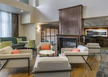 Hampton Inn & Suites by Hilton Edmonton/West hotel thumbnail 2