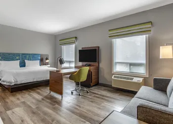 Hampton Inn & Suites by Hilton Edmonton/West hotel thumbnail 5