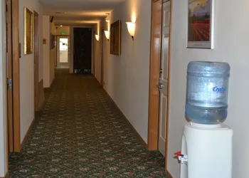 Anaco Bay Inn hotel thumbnail 2