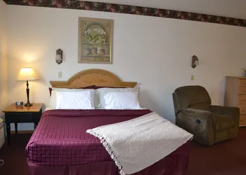 Anaco Bay Inn hotel thumbnail 8
