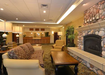 Comfort Inn & Suites McMinnville Wine Country hotel thumbnail 2