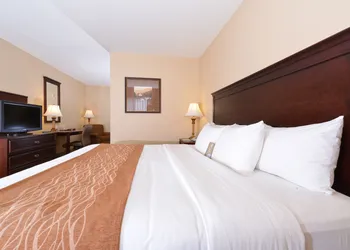 Comfort Inn & Suites McMinnville Wine Country hotel thumbnail 4