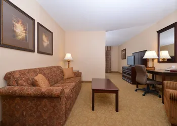 Comfort Inn & Suites McMinnville Wine Country hotel thumbnail 5