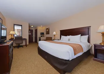Comfort Inn & Suites McMinnville Wine Country hotel thumbnail 6