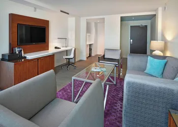 Renaissance Edmonton Airport Hotel hotel thumbnail 8