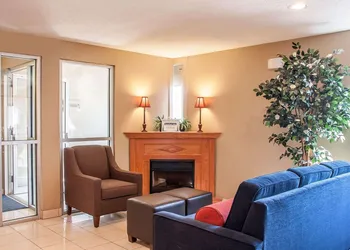 Comfort Inn Fergus Falls hotel thumbnail 3