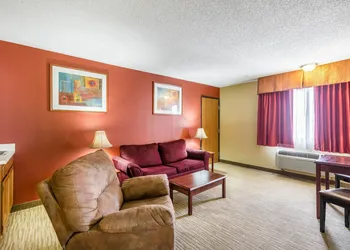 Quality Inn Scottsbluff hotel thumbnail 4