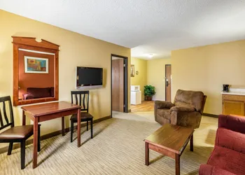 Quality Inn Scottsbluff hotel thumbnail 5