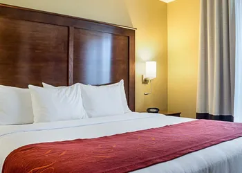 Comfort Suites Fargo Medical Center hotel thumbnail 8
