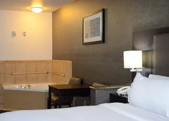 Holiday Inn Express & Suites Barstow - Route 66 by IHG hotel thumbnail 5