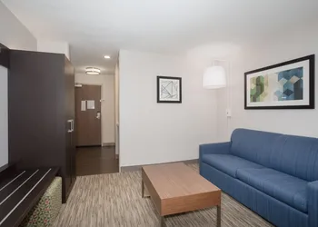 Holiday Inn Express Hotel & Suites Longmont by IHG hotel thumbnail 2