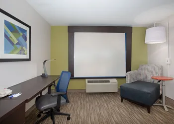 Holiday Inn Express Hotel & Suites Longmont by IHG hotel thumbnail 3
