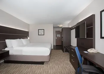 Holiday Inn Express Hotel & Suites Longmont by IHG hotel thumbnail 8