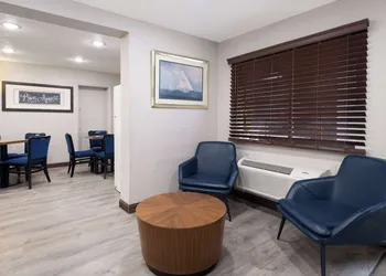 Days Inn & Suites by Wyndham Kokomo hotel thumbnail 3