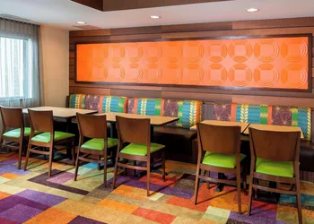 Fairfield Inn & Suites by Marriott Springfield hotel thumbnail 2