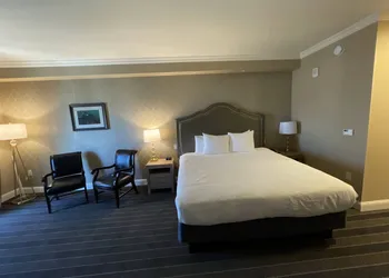 Majestic Inn & Spa hotel thumbnail 8