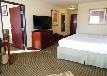 Holiday Inn Express & Suites Ponca City by IHG hotel thumbnail 2