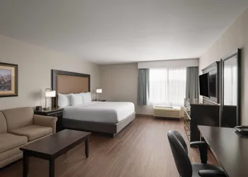 La Quinta Inn & Suites by Wyndham Paso Robles hotel thumbnail 5