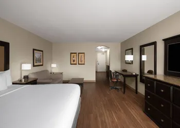 La Quinta Inn & Suites by Wyndham Paso Robles hotel thumbnail 7