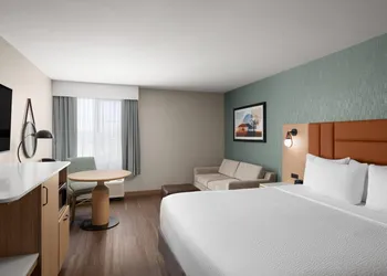 La Quinta Inn & Suites by Wyndham Paso Robles hotel thumbnail 8