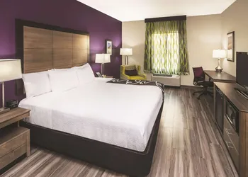 La Quinta Inn & Suites by Wyndham Milledgeville hotel thumbnail 8