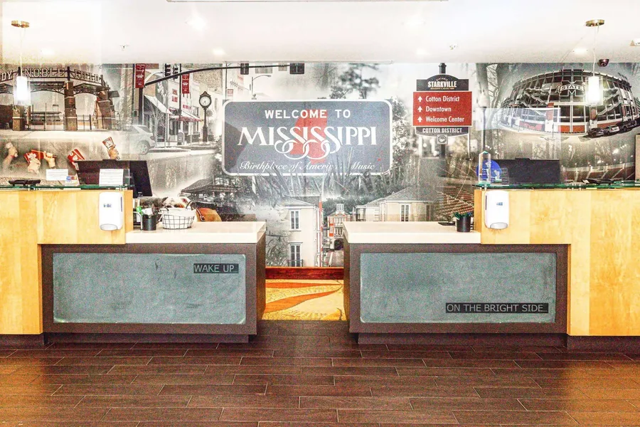 La Quinta Inn & Suites by Wyndham Starkville at MSU hotel detail image 2