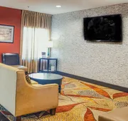 La Quinta Inn & Suites by Wyndham Starkville at MSU hotel detail image 3