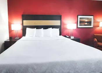 La Quinta Inn & Suites by Wyndham Starkville at MSU hotel thumbnail 5