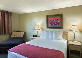 Oxnard Inn Lancaster hotel thumbnail 6