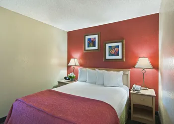 Oxnard Inn Lancaster hotel thumbnail 8