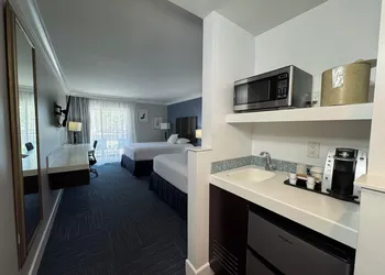 The Pacific Inn hotel thumbnail 4