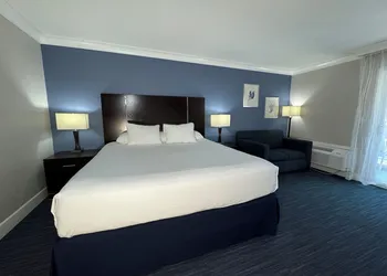 The Pacific Inn hotel thumbnail 5