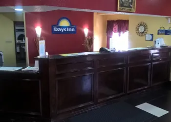 Days Inn & Suites by Wyndham Hutchinson hotel thumbnail 3