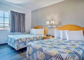 Studio 6 Bakersfield, CA hotel thumbnail 8