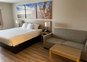 Days Inn by Wyndham Ames hotel thumbnail 6