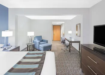 Wingate by Wyndham - Sylvania/Toledo hotel thumbnail 6