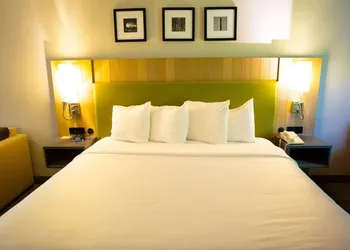 Country Inn & Suites by Radisson, Burlington (Elon), NC hotel thumbnail 8