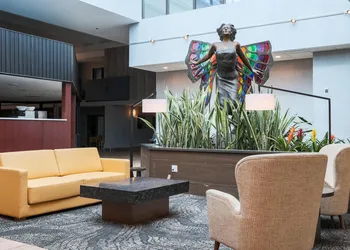 DoubleTree by Hilton Austin, MN hotel thumbnail 2