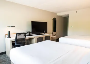 DoubleTree by Hilton Austin, MN hotel thumbnail 5