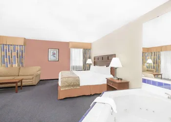 Baymont by Wyndham Boone hotel thumbnail 3