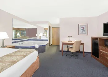 Baymont by Wyndham Boone hotel thumbnail 5