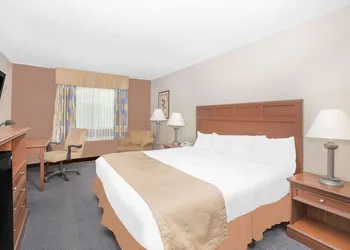 Baymont by Wyndham Boone hotel thumbnail 6