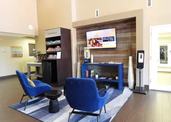 Comfort Suites Crossville hotel thumbnail 3