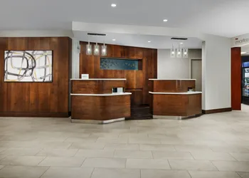 Courtyard by Marriott Manchester - Boston Regional Airport hotel thumbnail 3