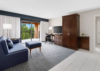 Courtyard by Marriott Manchester - Boston Regional Airport hotel thumbnail 4