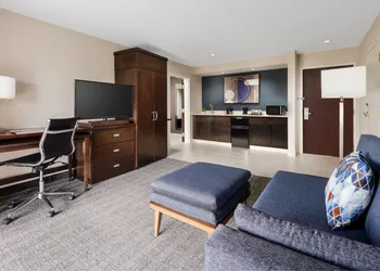 Courtyard by Marriott Manchester - Boston Regional Airport hotel thumbnail 5