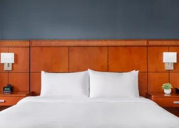 Courtyard by Marriott Manchester - Boston Regional Airport hotel thumbnail 7