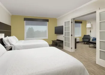 Holiday Inn Express Hotel & Suites Puyallup (Tacoma Area) by IHG hotel thumbnail 2