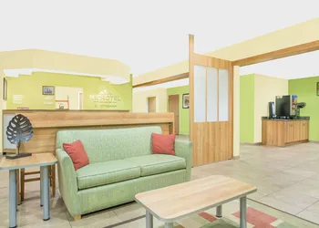 Microtel Inn & Suites by Wyndham Tuscumbia/Muscle Shoals hotel thumbnail 2